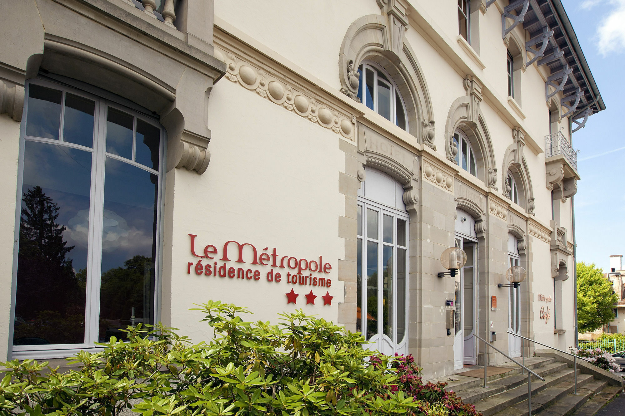 Hotels&Résidences - Le Metropole Luxeuil-les-Bains Extérieur photo